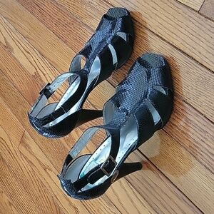 BCBG PARIS sandal heel